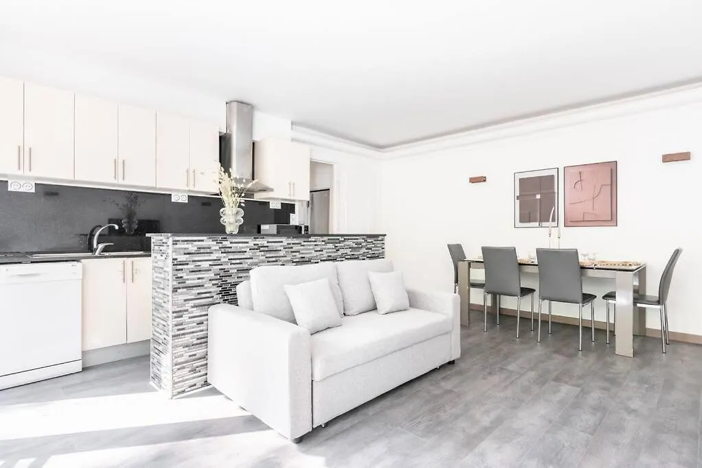Apartment Ensoleille Buttes Chaumont - Iii *