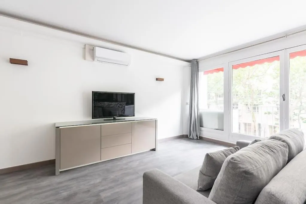Apartment Ensoleille Buttes Chaumont - Iii